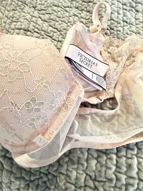 Victoria's Secret Pale Blush Lace Underwire Bra- Demi/Demi 34 D